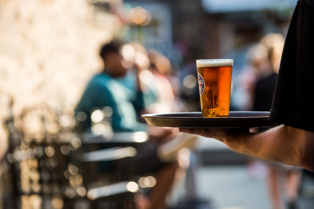 Tempat Kumpul Seru di Beer Garden Naples 